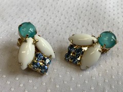Vtg Rhinestone Costume Jewelry Set Blue Milk Glass Look Brooch Earrings *READ*