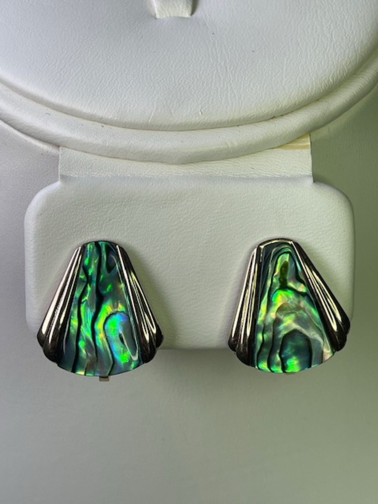 Stunning Vintage Earrings french push-on lock