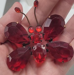 Vtg Red Acrylic Rhinestone Butterfly Brooch Pin Brass Tone Secure Clasp 2.5″