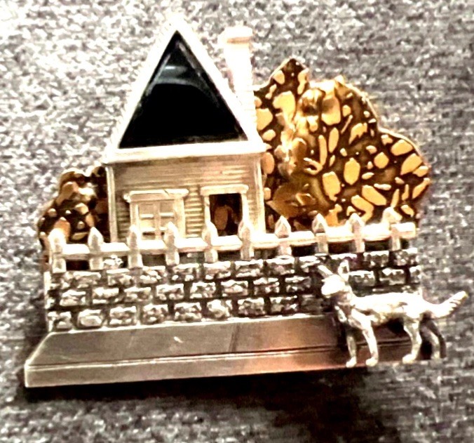 JP REARDON Artist Vintage STERLING SILVER Dog And House Pin Collectors Brooch