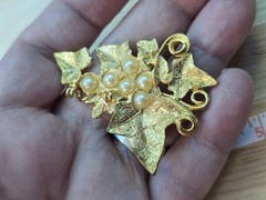 Vintage Gold Tone Grape Cluster Brooch Pin Faux Pearl Ivy Leaf Mid Century