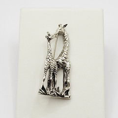 Giraffe Mom and Calf Baby Kissing Jezlaine Sterling 925 Filigree Vtg Brooch Pin