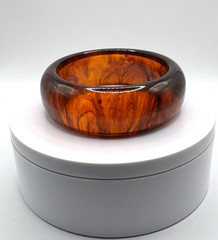 Gorgeous marbled root beer Lucite bracelet; 2.4 ounces; 7.75 inch wrist