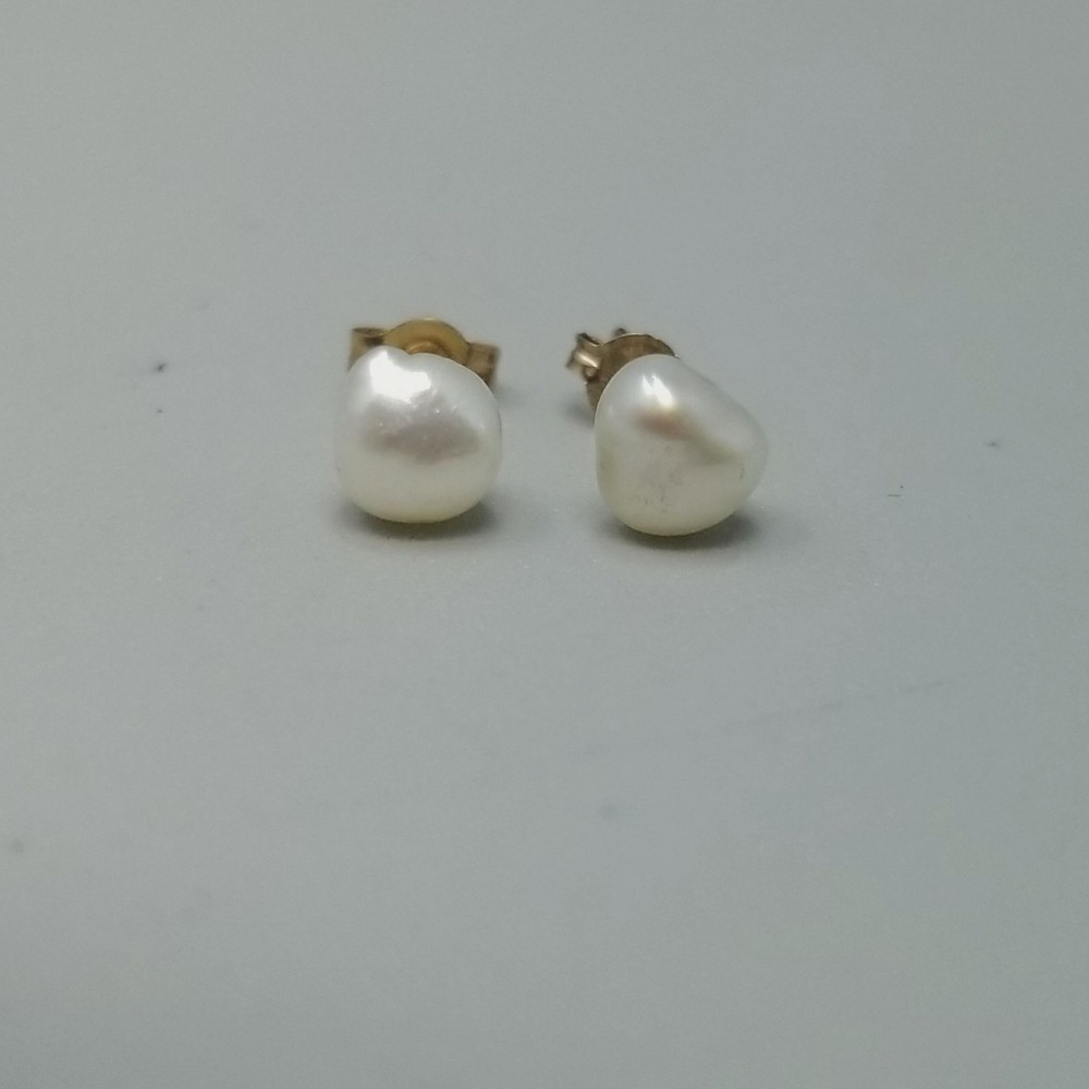 Vintage 10k Yellow Gold White Freshwater Pearl Stud Earrings 3/16 Inch