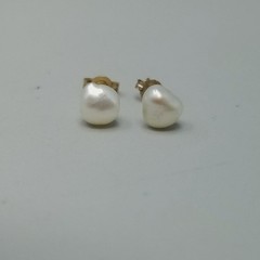 Vintage 10k Yellow Gold White Freshwater Pearl Stud Earrings 3/16 Inch