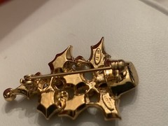 New -AVON Christmas Holly Tree Signed NINA RICCI Brooch 1.5 In