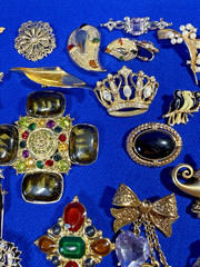34 80s 90s Brooches Unsigned & Signed Krementz Avon KJL PS Co Batya Roman JJ AJC