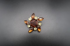 Vtg Gold Tone Starburst Hexagon & Marquise Cut Amber & Yellow Rhinestone Brooch