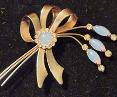 Vintage Gold Tone Floral Ribbon Bow Brooch Blue Cabochon Moonstone & Rhinestones