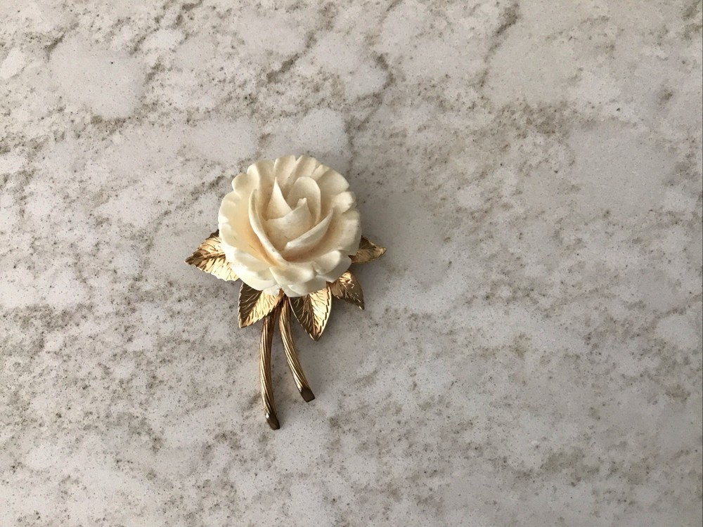 VINTAGE SIGNED WINARD 12 K GF CARVED ROSE BROOCH PIN