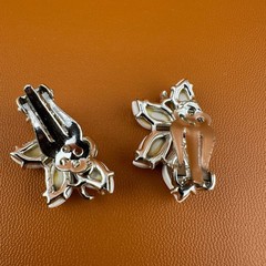 Vintage Thermoset Climber Earrings Silver Tone White Flower Petals Retro Mod