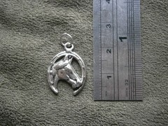 Horse Head in Horseshoe Vintage Silvertone Bracelet Charm Pendant 1.1g
