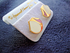 VINTAGE SAMUEL HUANG DESIGNER CLOISONNE RETRO MOD WHITE & PINK STUD EARRINGS