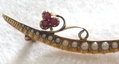 Antique Edwardian 15K Gold, 21 Pearl & 3 Almandine Garnet Crescent Brooch
