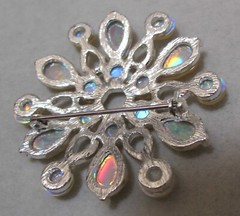Vtg 2008 Unsigned TRIFARI Yellow Iridescent Acrylic Silver Tone 2” Brooch