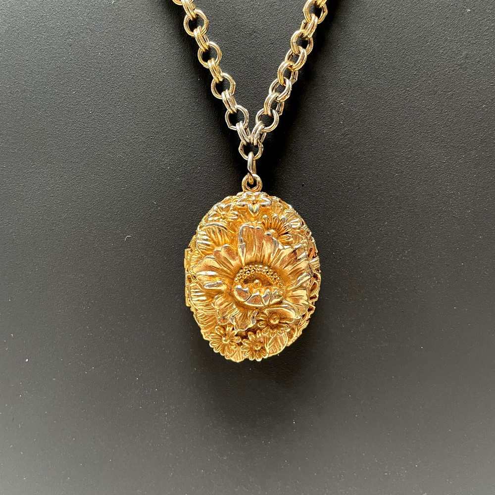 Vintage Napier Flower Locket Pendant w/ Original Photo on Gold Toned Chain 28″
