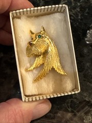 Vntg Lind Gal Scottie Dog Scottish Terrier Head Brooch Gold Tone Green Eyes NOS