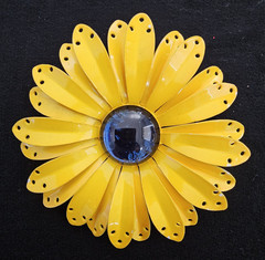 Vtg Yellow Enamel Blue Cabochon Layered Daisy Flower Brooch Pin 3″ Mod 60s Retro