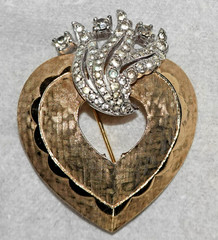 Gorgeous! Signed JOMAZ Pave Golden Heart Brooch