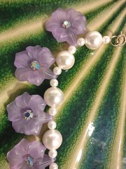 Vtg Lilac Lucite Trumpet Flowers Faux Pearl Aurora Crystal Necklace