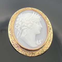 Vintage Hand-Carved Shell Cameo Brooch Pendant 14K Yellow Gold Estate