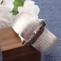 Vintage Brushed Silver Tone 1″ Wide Wrap Tension Close 7″ Belt Bracelet