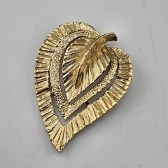 Vintage Gerry’s Leaf Brooch Textured Brushed Gold Tone 3D Fall Autumn Timeless