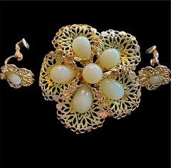 Vintage Light Yellow Glass Tear Drop Beads Gold Tone Filigree Lily Clip-on Set