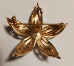 Vintage CROWN TRIFARI Goldtone and Faux Pearl FLOWER Brooch 1955 – 1969