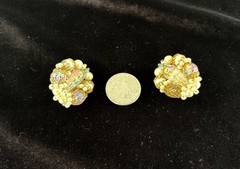 VTG Signed HOBÉ Gold Tn Fancy Clear AB Faux Pearls BEADED CLUSTER Clip Earrings