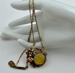 1970’s Pididdly Links Art Nouveau Floral Glass Cameo Fairy Pendant Necklace 18″