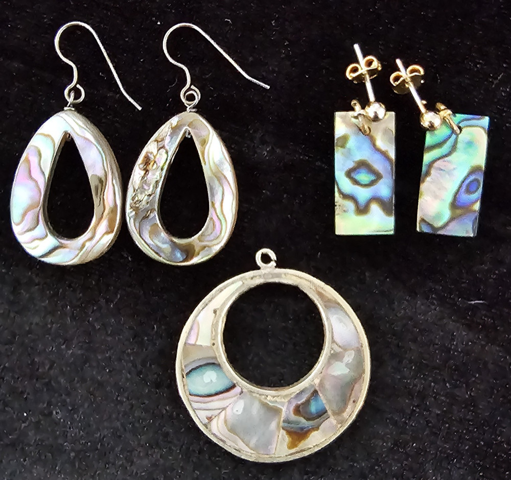 Vtg Lot Iridescent Abalone Shell Pendant & 2 Pierced Earrings Boho Beach Coastal