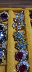 Lovely Vintage Mele Jewelry Box With 14 Pairs Of Vintage Earrings Rhinestone