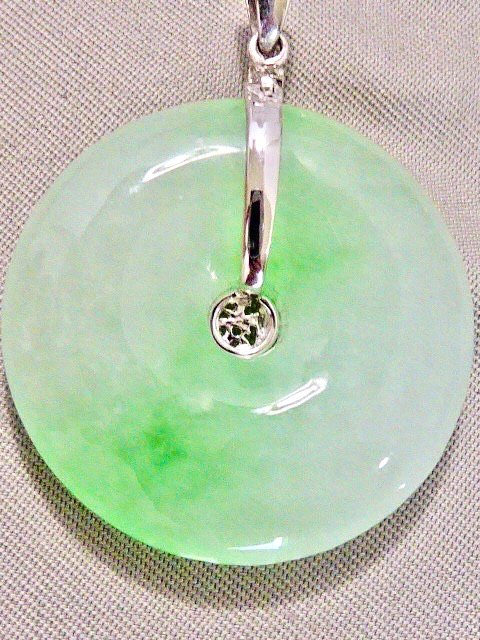 VINTAGE 60’S 14K WHITE GOLD LIGHT AND DARK GREEN JADEITE JADE LIFESAVER PENDANT