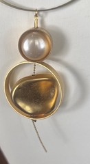 VTG ZZAN Gold Tone Circle Pendant Necklace Faux Pearl Abstract Modern Statement