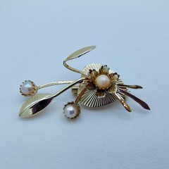 Vintage Floral Spray Brooch Gold Tone Faux Pearl Cottagecore Garden Party Flower