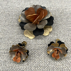 Vintage Brooch Earrings Jewelry Set 4 Tone Metal Flowers Clip Ons READ