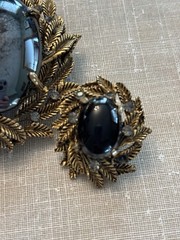 Vtg Alice Caviness Antiqued Goldplate Black Oval Hematite Style Brooch Earrings