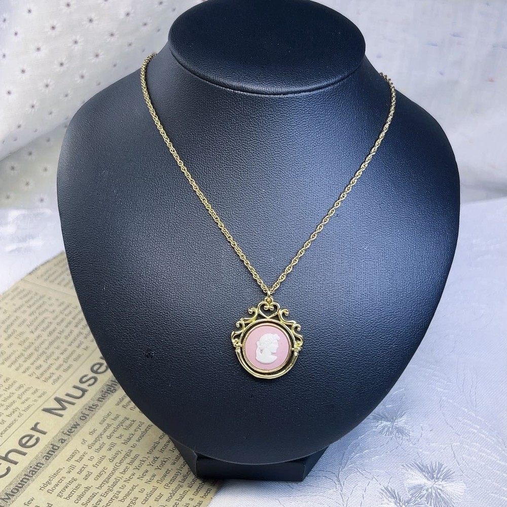 Wedgwood Jasper Reversible Necklace with Swing Cameo Cameo Pink&White Necklace