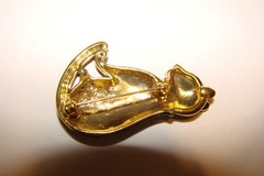 VINTAGE GOLD TONE BLACK KITTY CAT RHINESTONE EYE BROOCH 1 3/4″