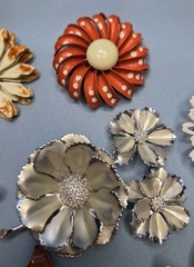 Vintage Enamel Metal Flower Brooch Lot of 7 Pcs, 1 Pair Matching Earrings