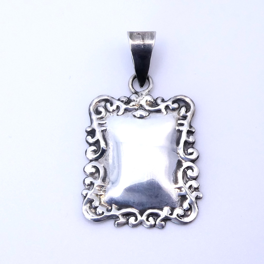 Vintage Sterling Silver 925 Repousse Engravable 1.5″ Womens Necklace Pendant