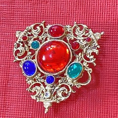 Vintage Etruscan Style Antique Gold Tone Brooch Jelly Cabochons 1.75”