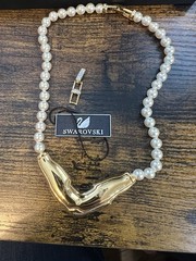 SWAROVSKI Pearl Glass Bead Black Enamel & Crystal Chevron Necklace Swan Logo