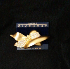 Bijoux Givenchy Vintage Woman’s Pin Brooch Brushed Gold Face Hat Runway Signed