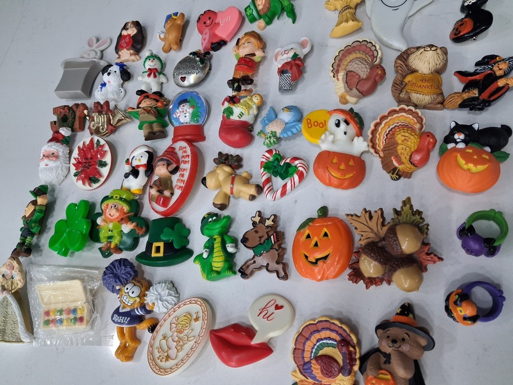 VINTAGE 45 Plus Holiday LOT CHRISTMAS Halloween PINS HALLMARK Brooches Easter