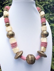 Vintage Hippie Boho Chic Pink Gold Ivory Beads Costume Statement Necklace