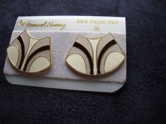VINTAGE SAMUEL HUANG CLOISONNE EARRINGS WHITE GRAY BLACK ENAMEL GOLD FILLED POST
