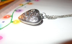 VINTAGE OLD 15 INCH PUFFY ETCHED HEART PENDANT SILVER-TONE NECKLACE