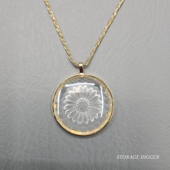 Vintage Etched Glass Flower Gold Tone Metal Round Base Pendant Necklace 25″ Long